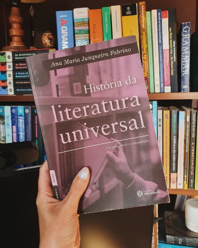 Capa do livro História da literatura universal - Ana Maria Junqueira Fabrino