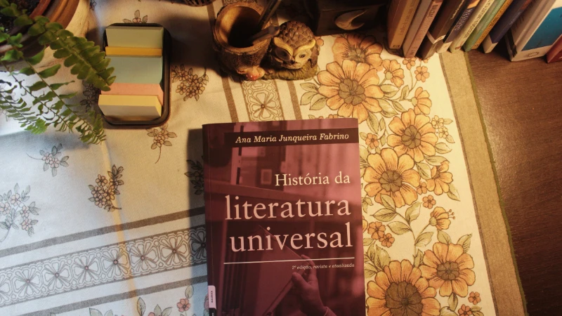 Resenha: História da literatura universal – Ana Maria Junqueira Fabrino