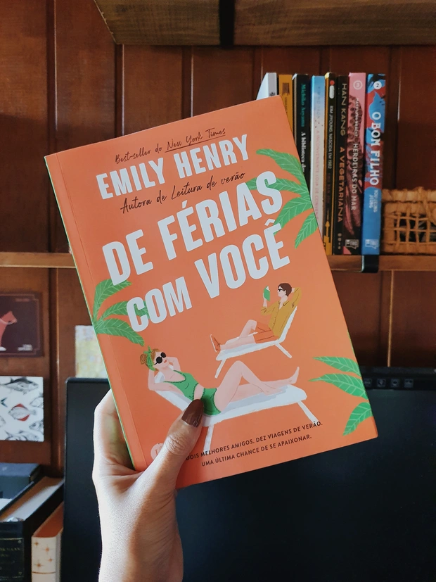 Capa do livro De férias com você, da autora Emily Henry.
